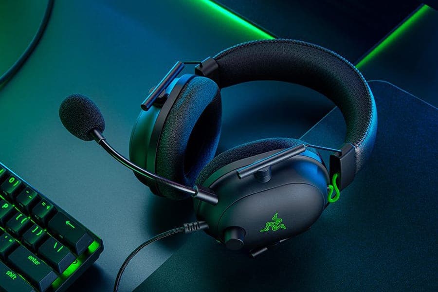 Razer BlackShark V2 in table