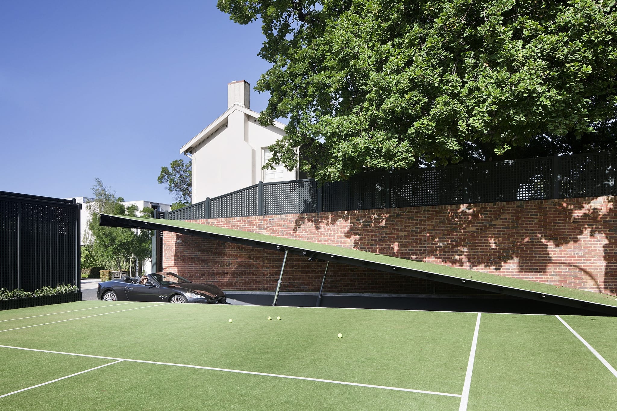 une maison de luxe s offre la batcave de bruce wayne scaled