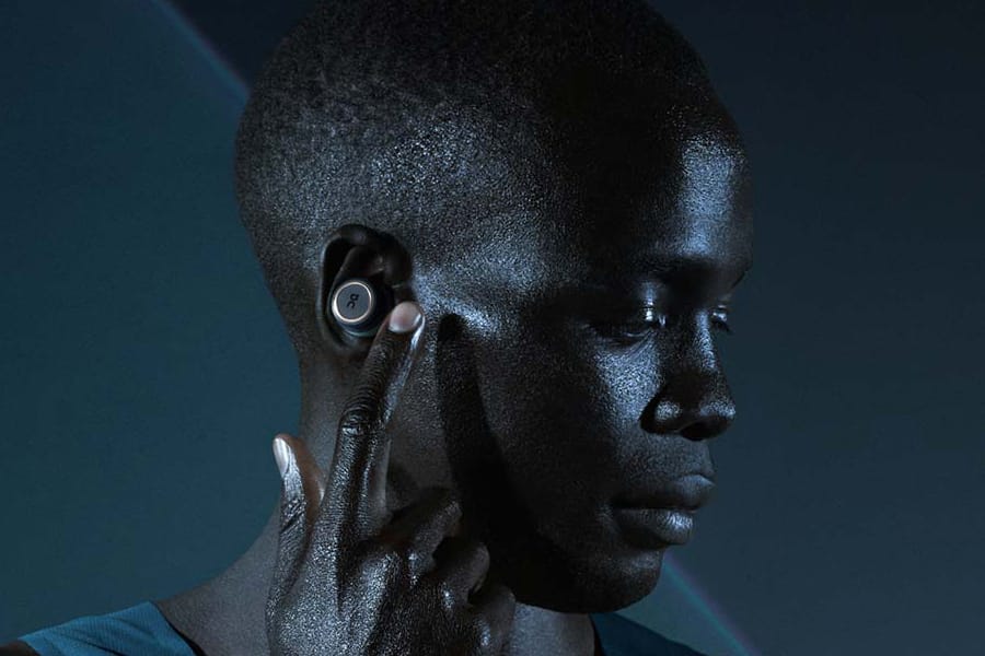 On x B&O headphones wear by athlete