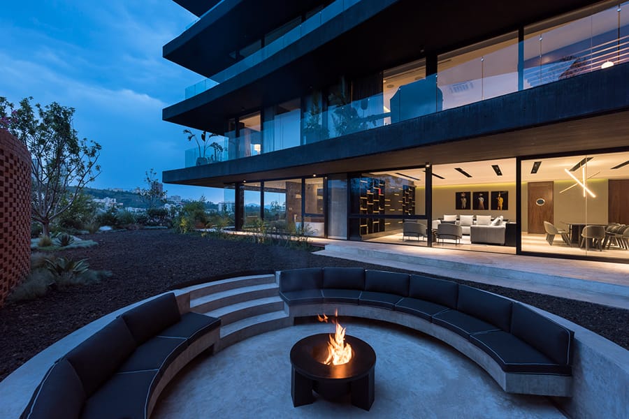 Canto House Studio 91 evening view outside