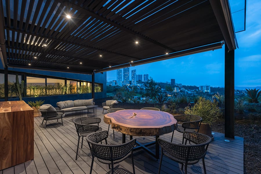 Canto House Studio 91 table and chairs