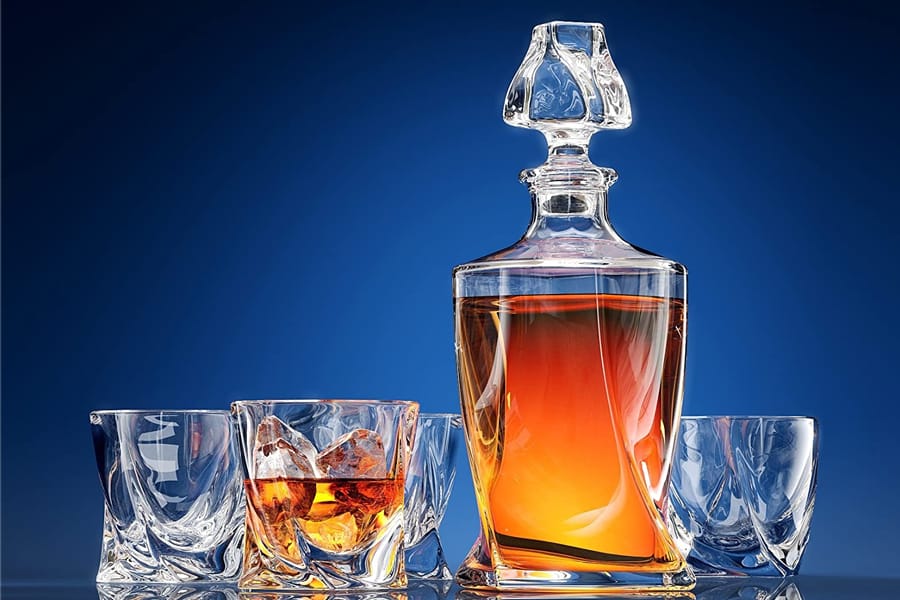 Fathers day gift guide under 200 whisky decanter set