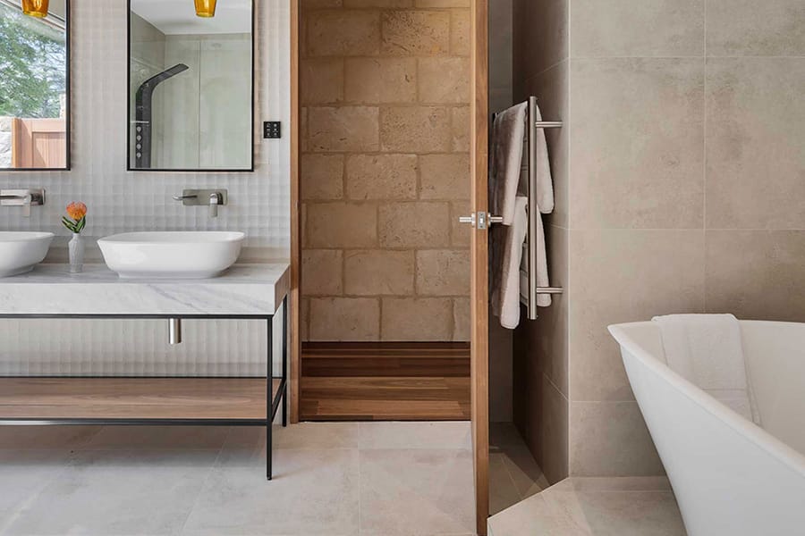 Sequoia Luxury Lodge bathroom